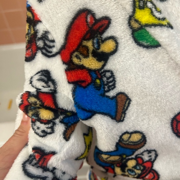 Super Mario Bath Robe ⭐️ - Picture 3 of 3